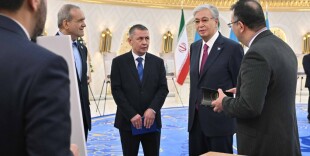 Президенты осмотрели выставку найденных в архивах Ирана древних рукописей, содержащих сведения по истории Казахстана