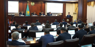 Қызылорда облысында фермерлермен өткен кездесуде Қанат Бозымбаев келесі жылдың вегетациялық кезеңінің тәуекелдерін талқылады