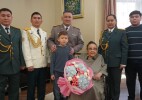 Алматыда әскери қызметшілер Бибігүл Төлегенованы туған күнімен құттықтады