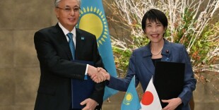 Президент Казахстана и Премьер-министр Японии подписали 14 документов
