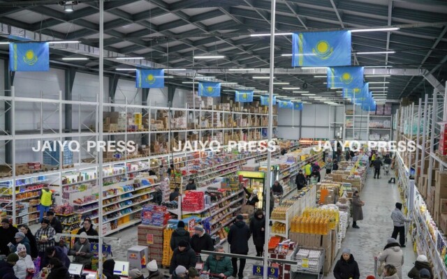 Оралда бірнеше сауда орны Тәуелсіздік күніне орай безендірілген