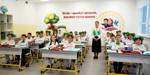 Более 8 тысяч школ Казахстана начали новый учебный год