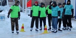 В Чингирлауском районе открылась ледовая площадка