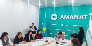 В ЗКО женщины обсудили роль женщин в экономике региона