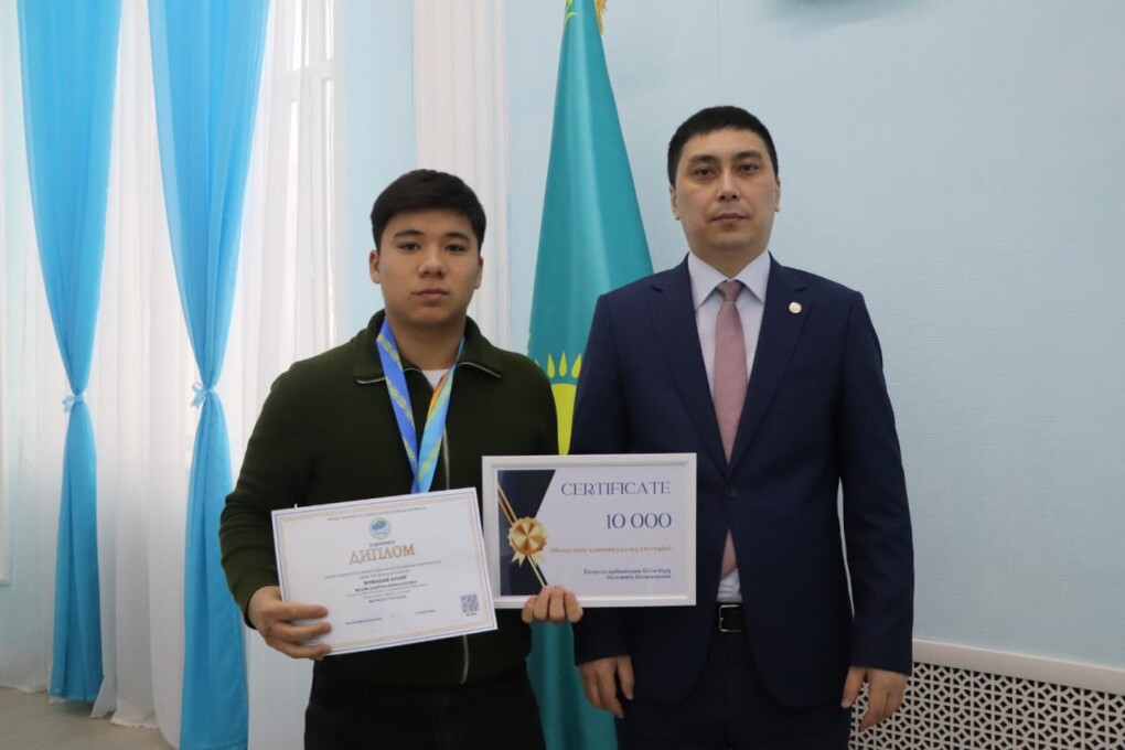 білімдерін көрсеткен оқушылар (4)