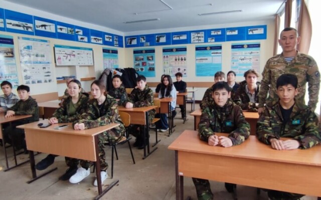 В Уральске начал работу военно-патриотический клуб юных десантников     