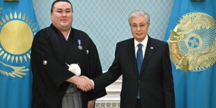 Глава государства принял профессионального борца сумо Ерсина Балтагула