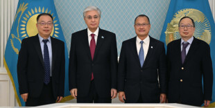 Глава государства принял председателя корпорации Sunwah Group