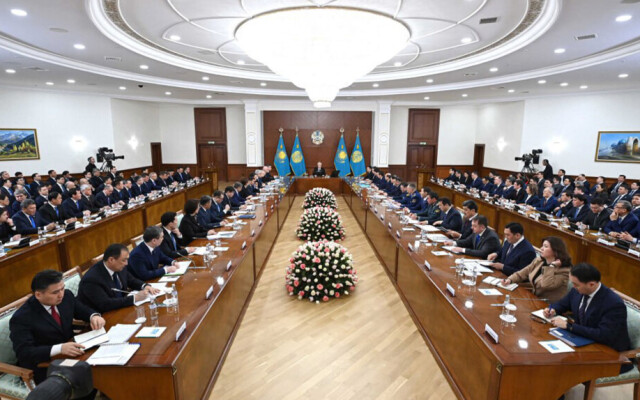 Олжас Бектенов доложил Президенту о реализации поручений по укреплению экономики страны