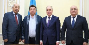 Облыс әкімі еңбек ардагері Вениамин Мұқатаевты мерейтойымен құттықтады