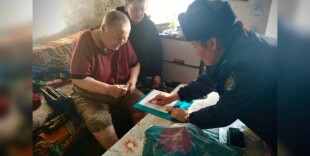 Сотрудники миграционной службы ЗКО оказали адресную помощь пожилой сельчанке