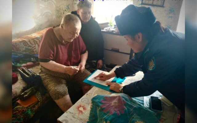 Сотрудники миграционной службы ЗКО оказали адресную помощь пожилой сельчанке
