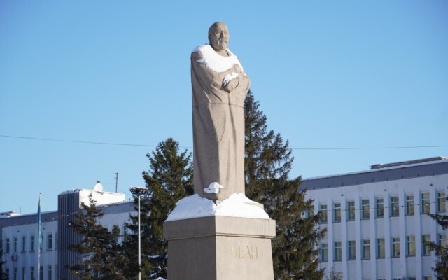 Последний месяц зимы: жизнь на центральной улице