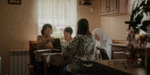 Документальный фильм «Пряники для её отца, моего прадеда, её деда» выходит в прокат в Казахстане