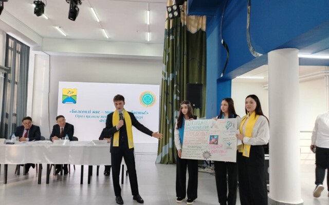 Представители территориальных избирательных комиссий провели встречи со школьниками