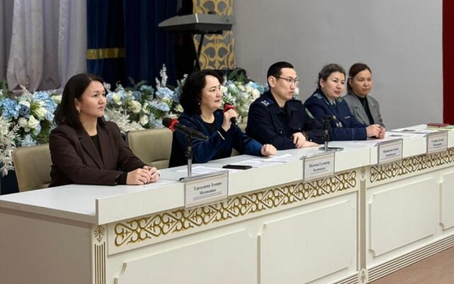 В ЗКО прошла встреча со студентами на тему «Сталкинг – не контроль, а насилие»