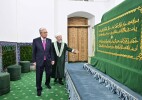 Президент Қасым-Жомарт Тоқаев Қожа Ахмет Ясауи кесенесіне зиярат етті