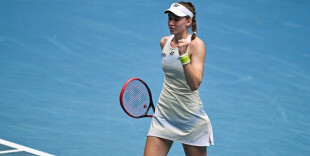Теннисистка Елена Рыбакина пробилась в полуфинал 