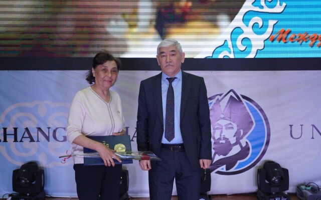 Университет ұжымы жаны нәзік әріптестерін құттықтады