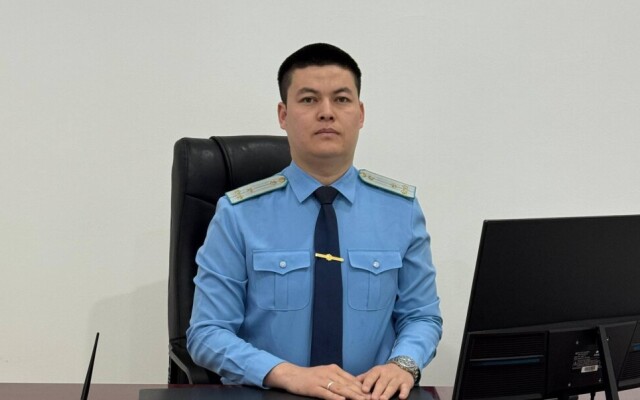 Прокурор екі қылмыскерді қарусыздандырды