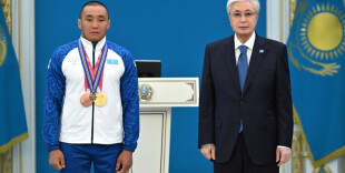 Президент наградил чемпиона Паралимпиады Ербола Хамитова