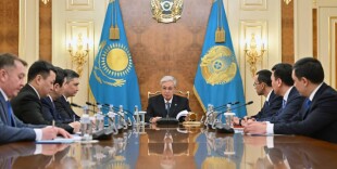 Президент провел рабочее совещание по вопросу реализации новой Конституции