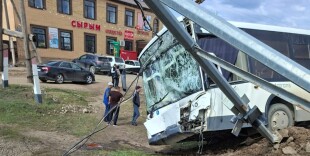 Авария в Теректинском районе: столкнулись пассажирский и школьный автобусы