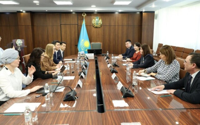 Қазақстан мектептеріндегі цифрлық трансформация: Оқу-ағарту министрі Google for Education басшылығымен кездесті