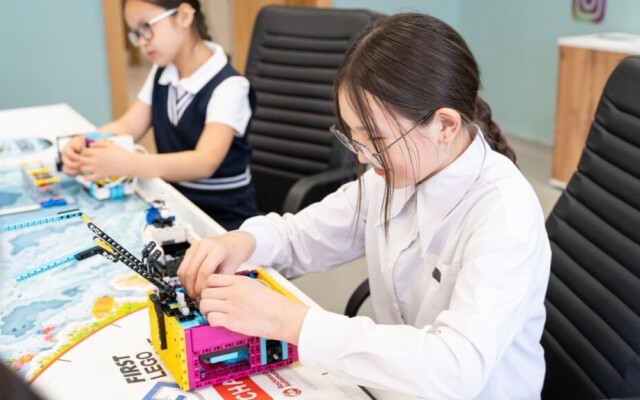 Почти 89 тысяч ученических мест введено за счет средств, изъятых у коррупционеров