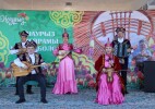 Переметныйлықтар дауыс беріп, сауда жасап, концерт тамашалады