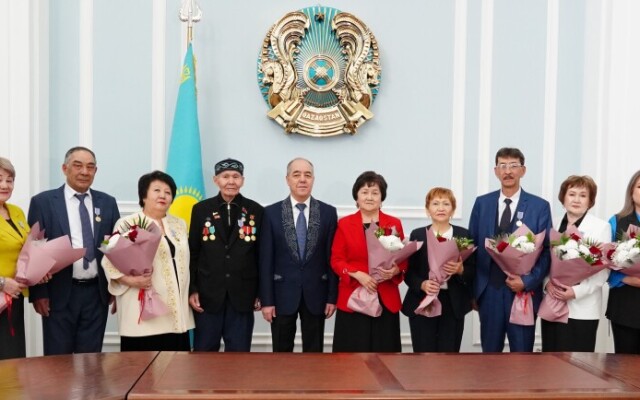 В акимате ЗКО состоялась торжественная церемония награждения ветеранов сферы образования