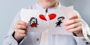 Ажырасу баланың психикасына қалай әсер етеді және оны қалай жеңілдетуге болады