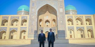 Қазақстан мен Өзбекстан президенттері Бұхараның тарихи орындарын аралап көрді