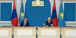 Президенты Казахстан и Монголии провели совместный брифинг для представителей СМИ