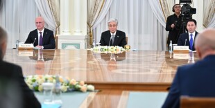 Касым-Жомарт Токаев и Андрей Бабиш провели переговоры в расширенном формате