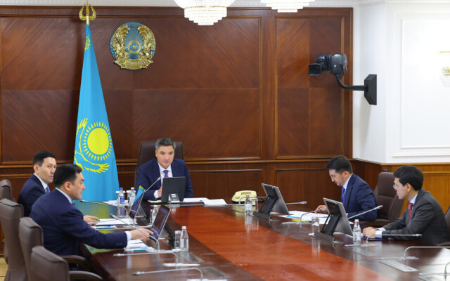 Олжас Бектенов Президент тапсырмаларын орындау аясында «Деректерді өңдеу орталықтары алқабы» жобасын жүзеге асыру жөнінде кеңес өткізді