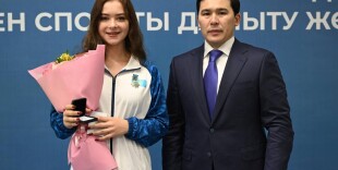 В Казахстане наградили спортсменов, вошедших в ТОП-10 на зимних Олимпийских и Паралимпийских играх