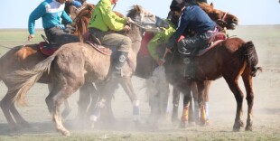 Сырым ауданы жігіттері көкпар тартты