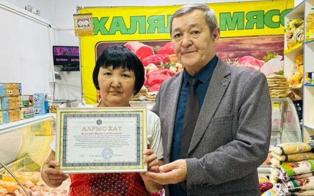 Балталы бұзақыға қарсы  тұрған...