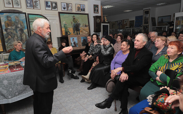 В Уральске члены читательского клуба встретились с писателем