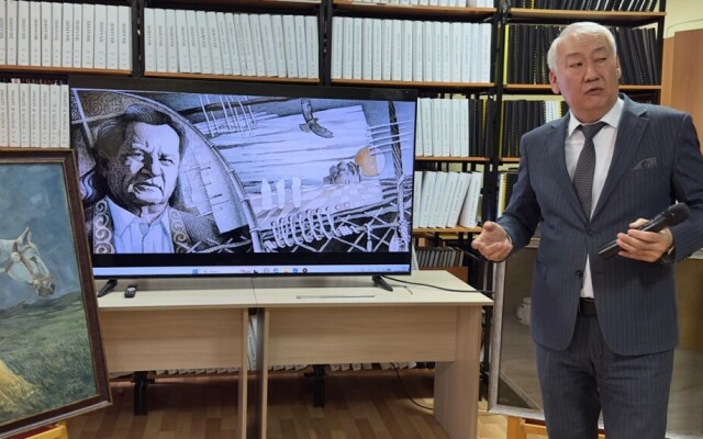 «Сөйлейтін суреттер» – кітапхана төрінде