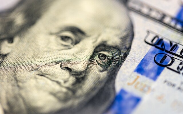 Доллар подешевел до 470 тенге