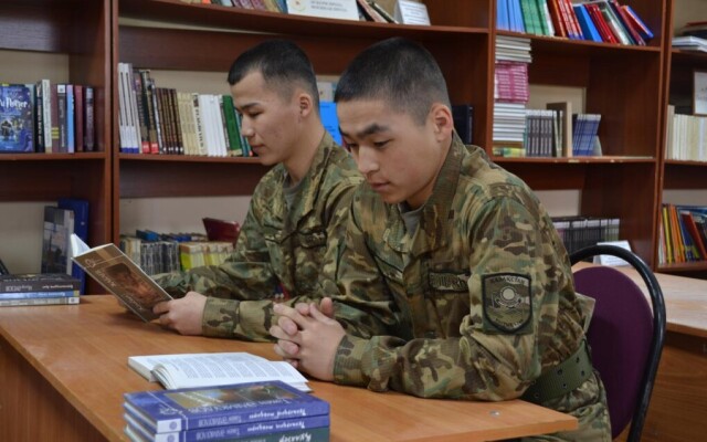 Гвардейцы отметили День национальной книги в Уральске