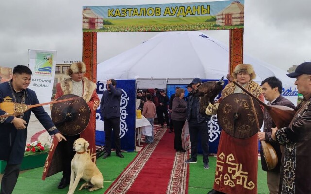 Выставка сельхозпродукции состоялась в рамках форума в Уральске