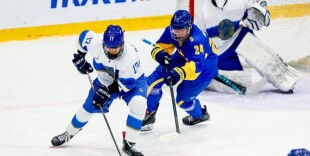 Юниорская сборная Казахстана по хоккею одержала третью победу подряд на чемпионате мира