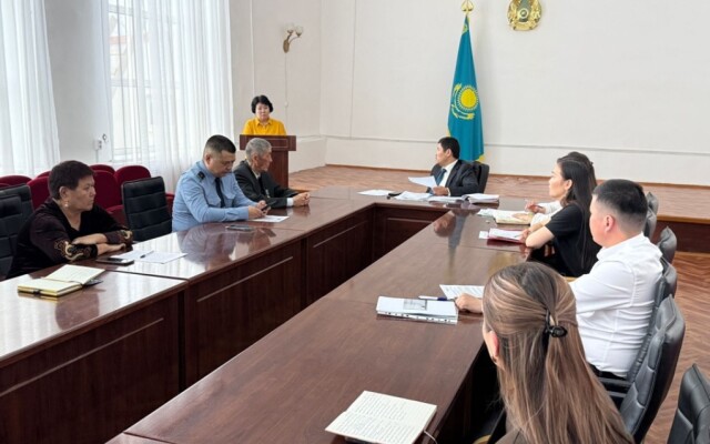Казталов ауданы әкімдігінде әйелдер істері және отбасылық-демографиялық саясат жөніндегі комиссияның отырысы өтті