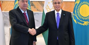 Глава государства провел встречу с Президентом Таджикистана Эмомали Рахмоном