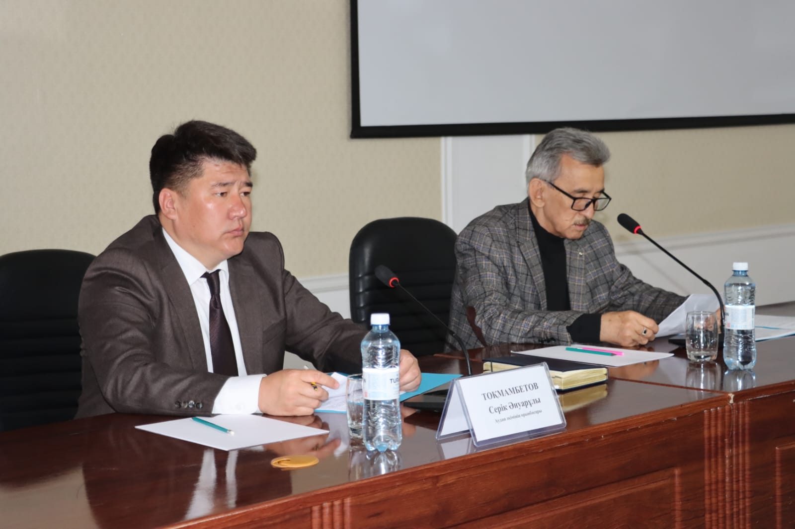 кеңесте не қаралды