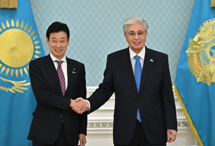 Глава государства принял председателя Японской парламентской лиги дружбы с Казахстаном Ясутоши Нишимуру