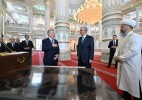 Қасым-Жомарт Тоқаев Өзбекстан Президенті Шавкат Мирзиёевпен бірге Түркістандағы жаңа мешітті аралап көрді  
